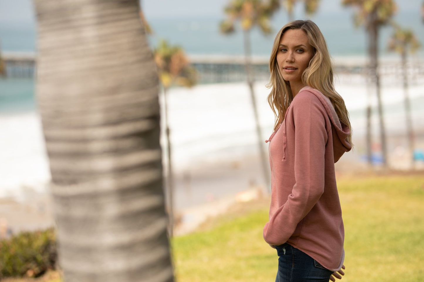 BT2 Circle Ladies Beach Hoodie - Dusty Rose